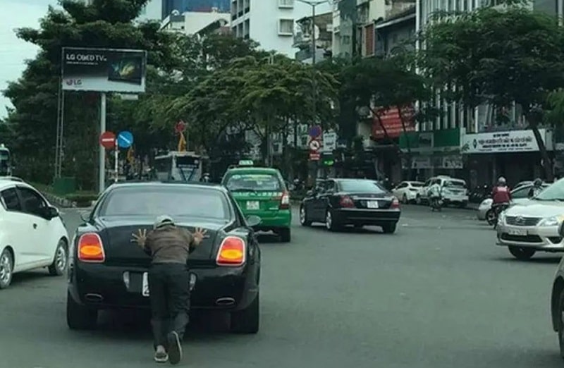 kiểm tra điện xe ô tô