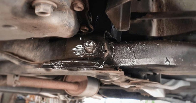 nguyên nhân rò rỉ dầu động cơ ô tô